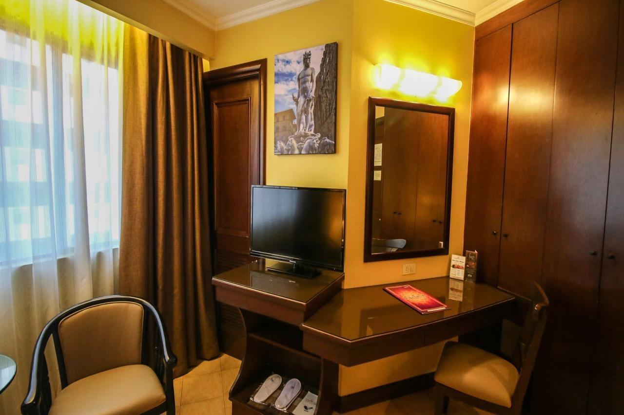 Royal Bellagio Hotel Makati City Bagian luar foto