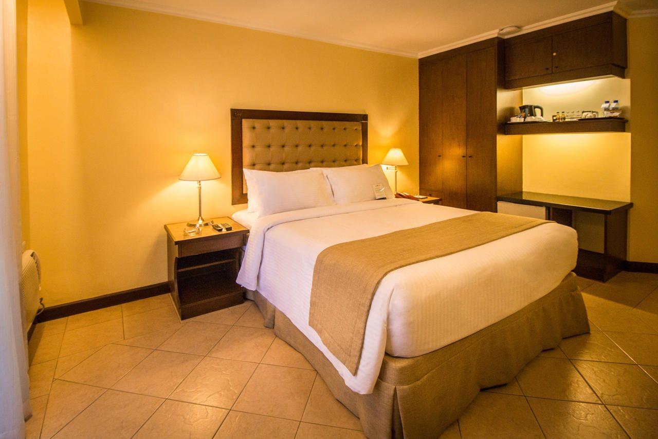 Royal Bellagio Hotel Makati City Bagian luar foto