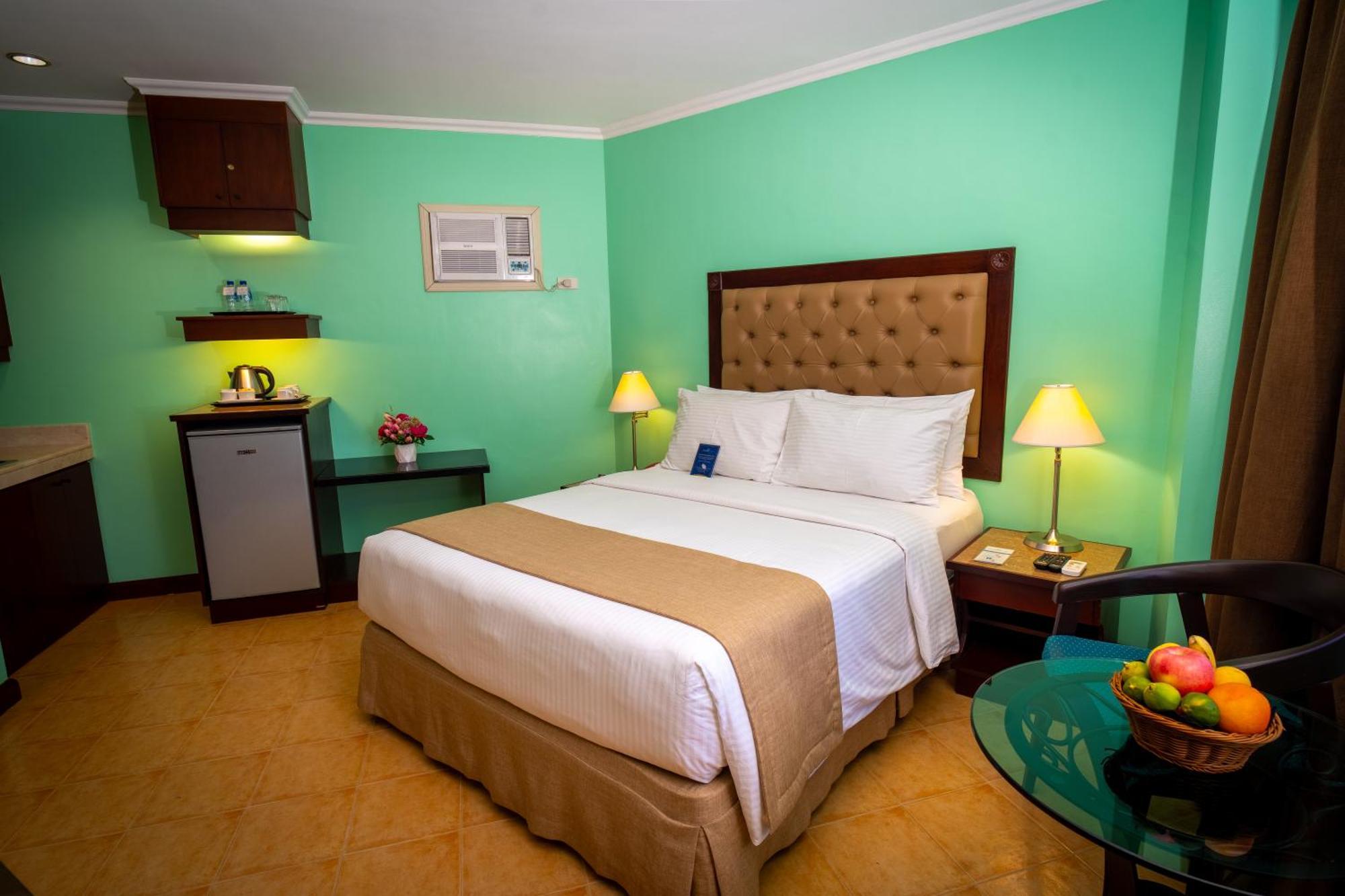 Royal Bellagio Hotel Makati City Bagian luar foto