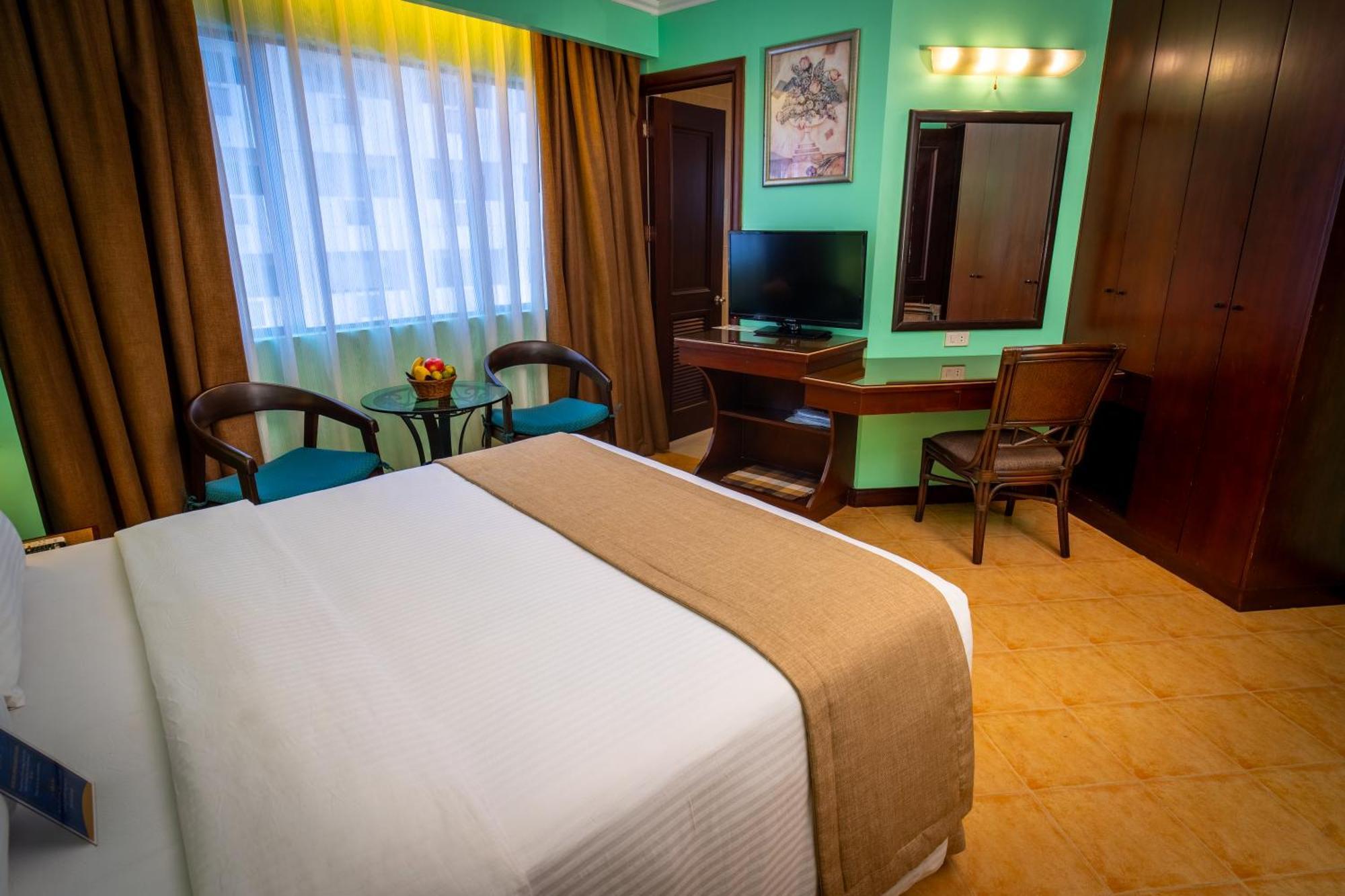 Royal Bellagio Hotel Makati City Bagian luar foto
