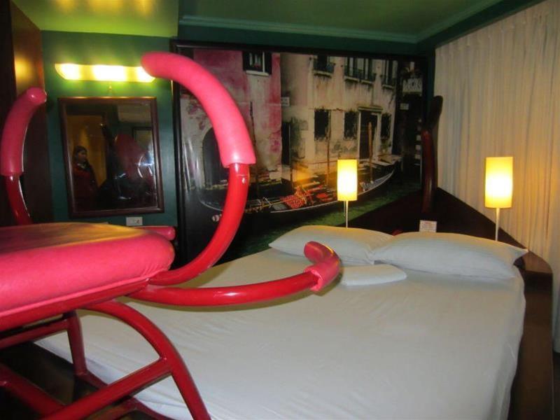 Royal Bellagio Hotel Makati City Bagian luar foto