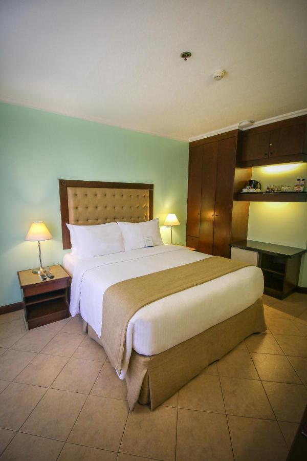 Royal Bellagio Hotel Makati City Bagian luar foto