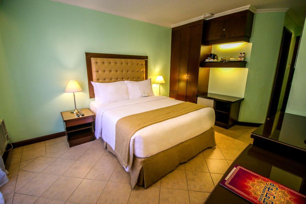 Royal Bellagio Hotel Makati City Bagian luar foto