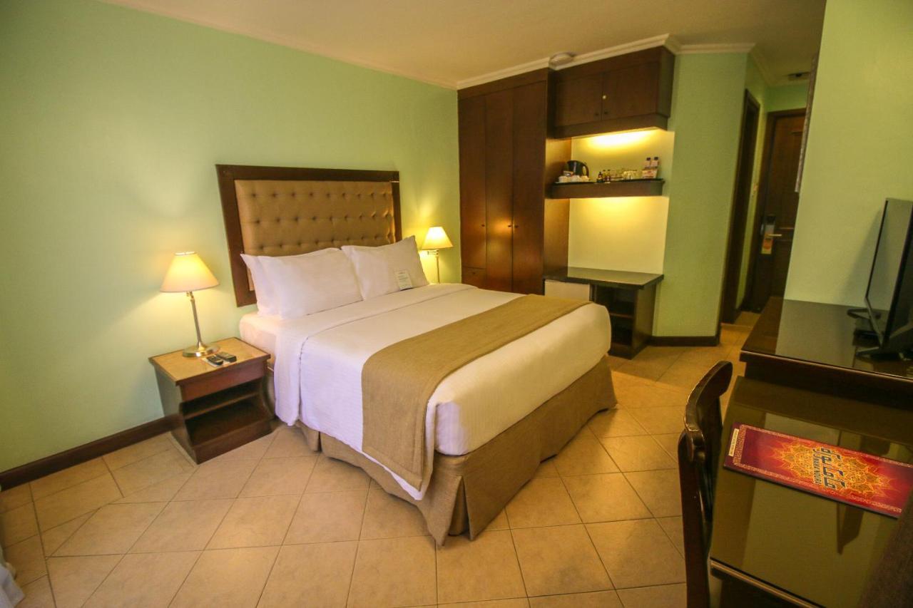 Royal Bellagio Hotel Makati City Bagian luar foto