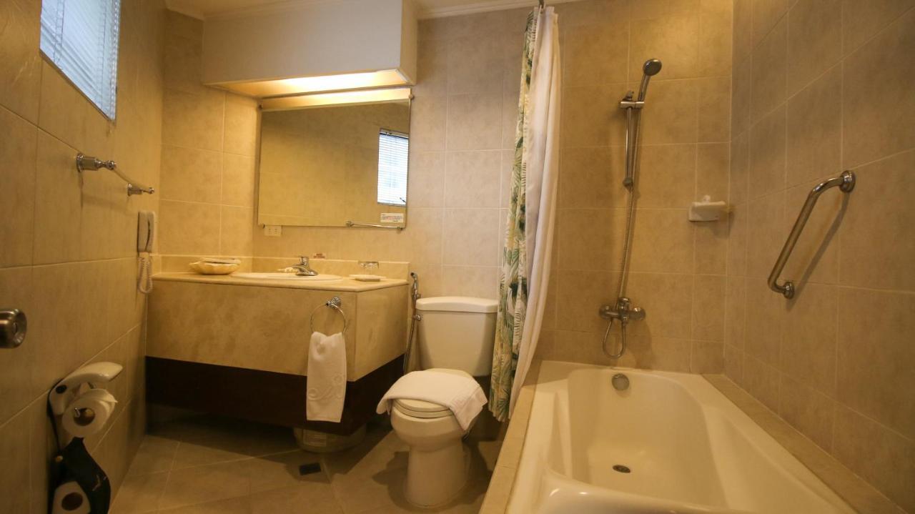 Royal Bellagio Hotel Makati City Bagian luar foto